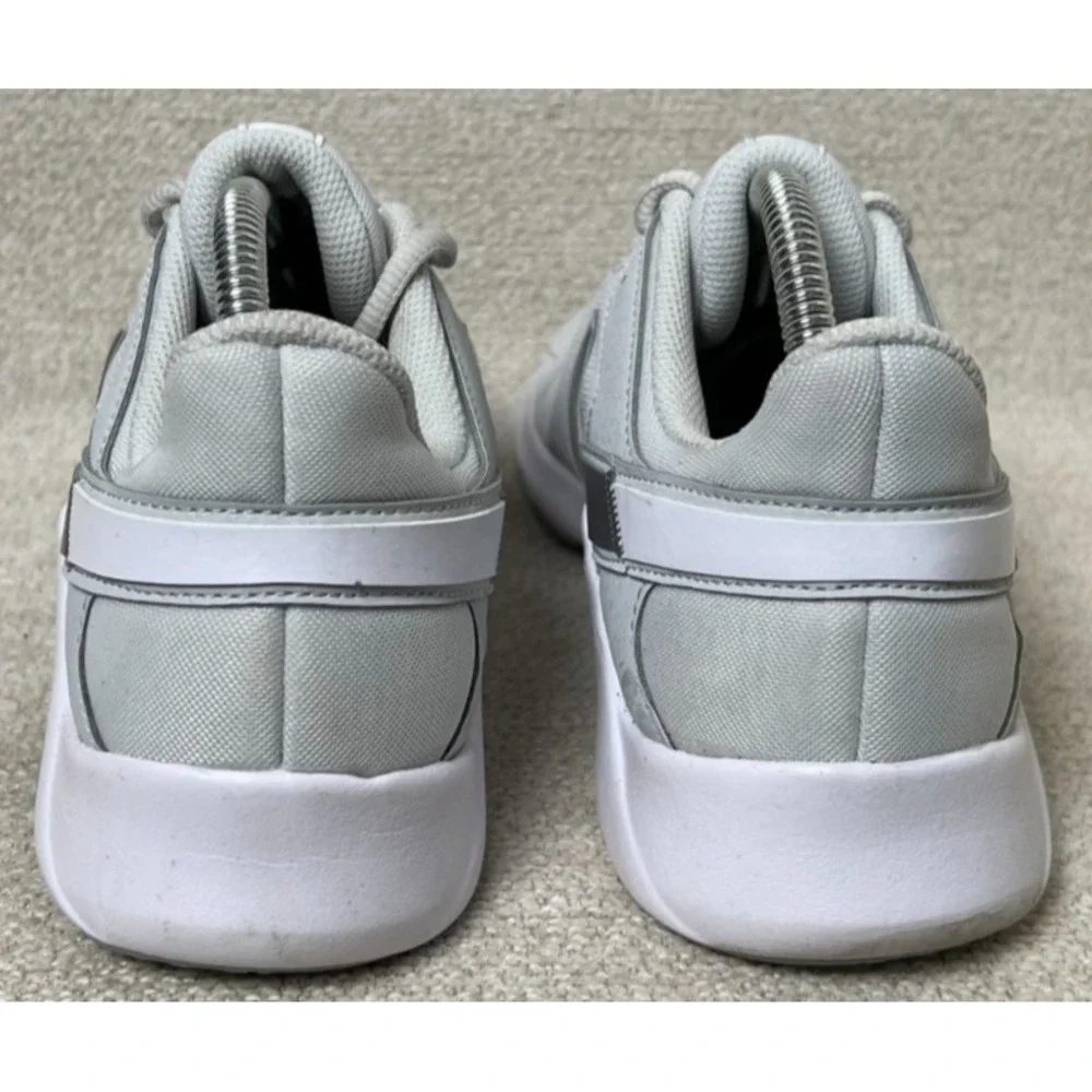 Nike Shoes Women 10 Legend Essentials Running White Sneakers Lightweight Trainer